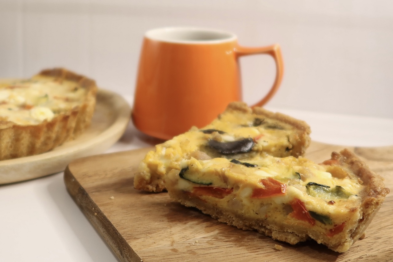 無添加ベーコンとごろごろ野菜の 自家製キッシュ