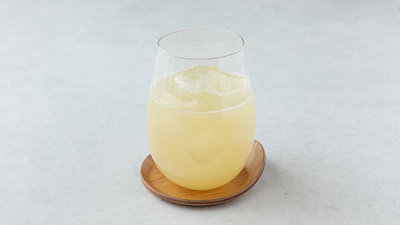 青森県産100％ ストレートりんごジュース